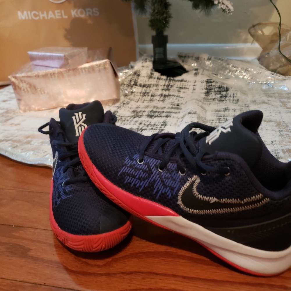 Sneakers - Picture 2 of 3